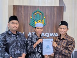 Bukti Kinerja, Wujud Integritas: Panitia RAKER ORMAWA Serahkan LPJ kepada Wakil Rektor III IAI At-Taqwa