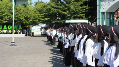 Di Tengah Terik Matahari, Presma Ahmad Rifandi Kobarkan Semangat Intelektual Mahasiswa Baru