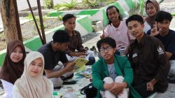Dua Maba Ekonomi Syariah Sulap Bazar Jadi Ruang Literasi lewat Waroeng Marhaen